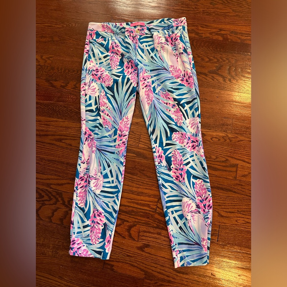 Great pair of Lilly Pulitzer ankle pants. In like new condition.